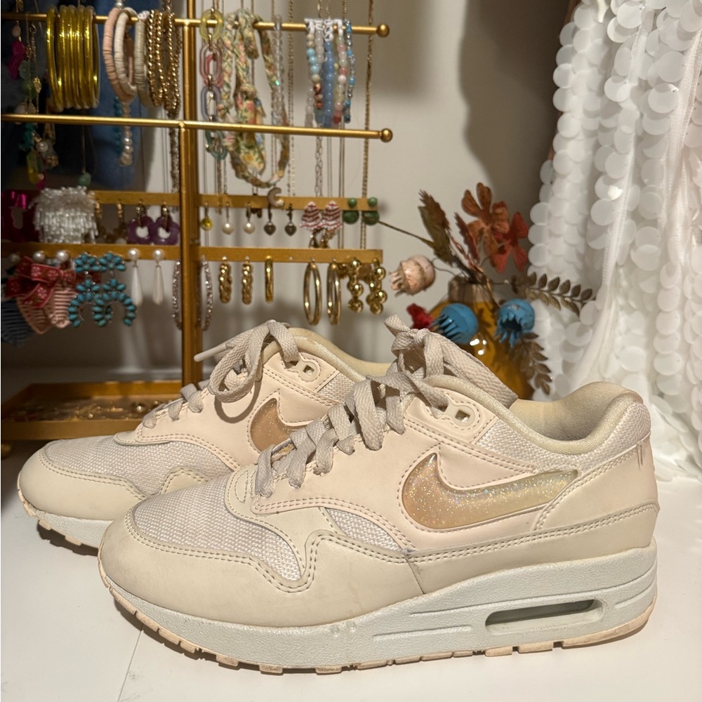 Nike Women's Beige and Cream Sneakers